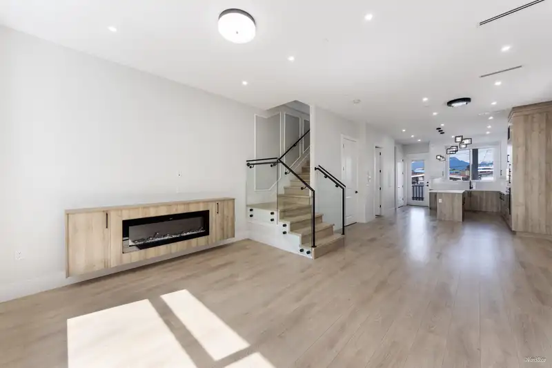 2859 E 16TH AVENUE - photo 4 of 33
