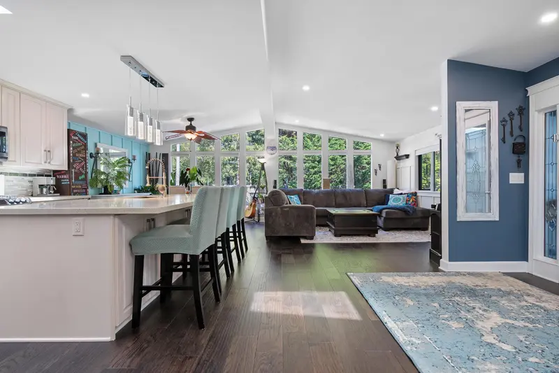 281 1840 160 STREET - photo 3 of 25