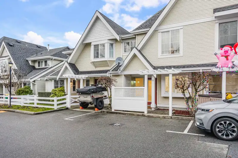 11 23575 119TH STREET - photo 2 of 40