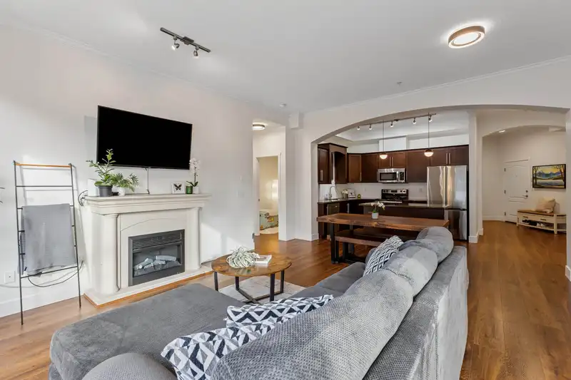 104 2628 MAPLE STREET - photo 4 of 36