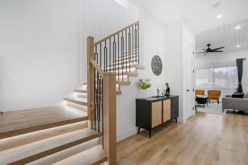 2581 TERMINAL COURT - photo 4 of 37