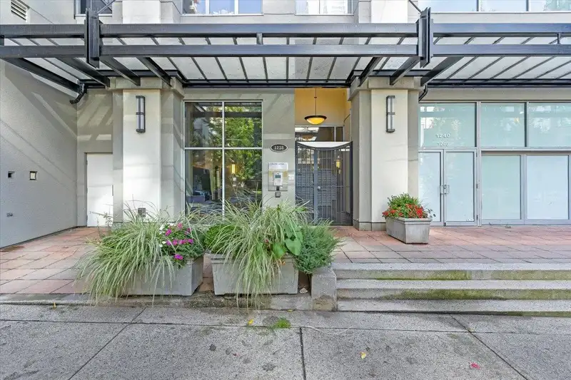 1808 1238 RICHARDS STREET - photo 3 of 29