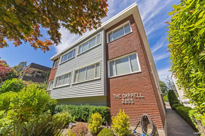 3 2255 W 40TH AVENUE - photo 1 of 21