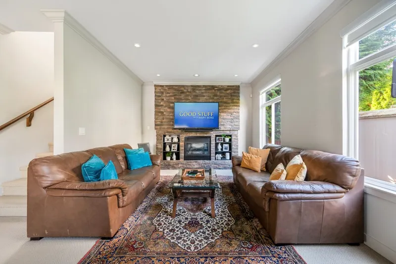 6143 150B STREET - photo 3 of 23