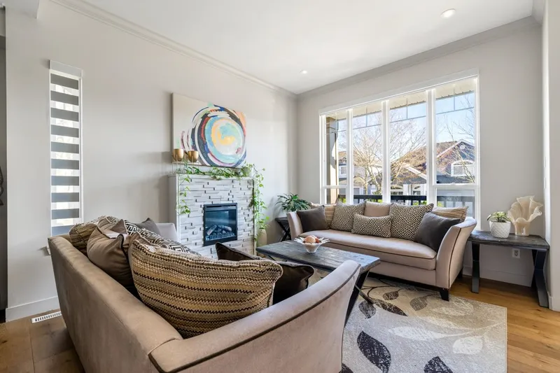 6143 150B STREET - photo 4 of 23