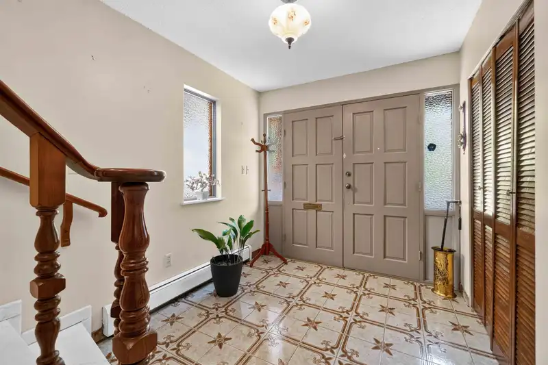 2739 E 8TH AVENUE - photo 3 of 40