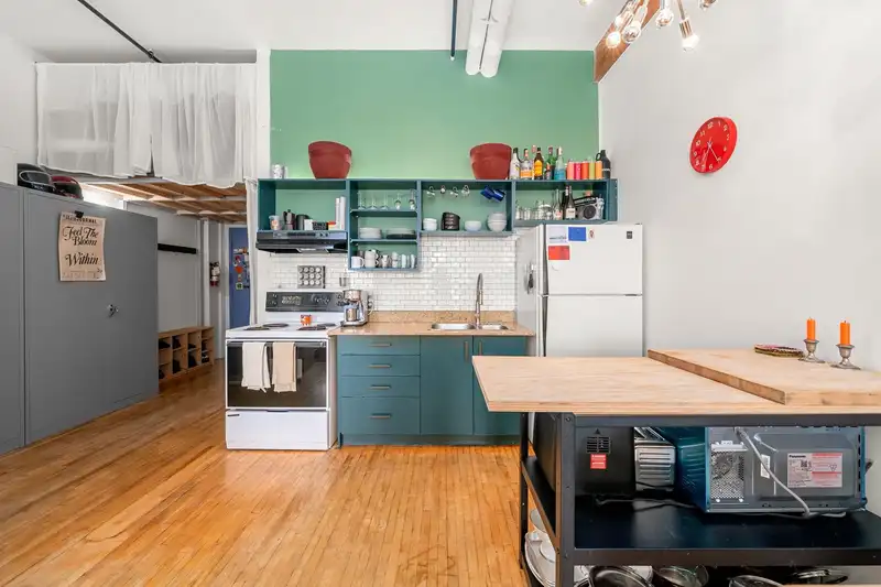 120 2556 E HASTINGS STREET - photo 3 of 29