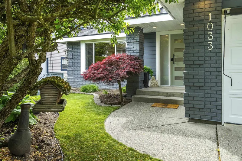 1033 164 STREET - photo 2 of 25