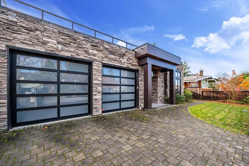 8631 FAIRDELL CRESCENT - photo 2 of 25