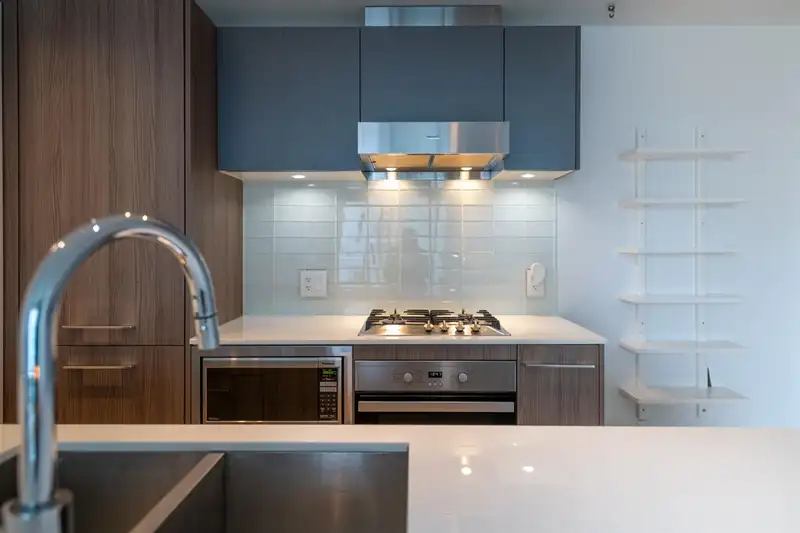 1012 2220 KINGSWAY - photo 2 of 20