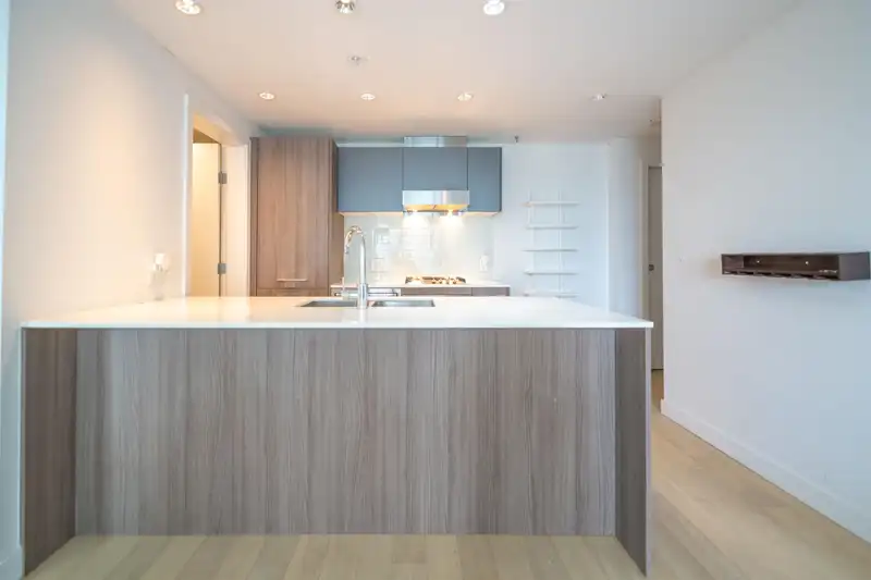 1012 2220 KINGSWAY - photo 3 of 20