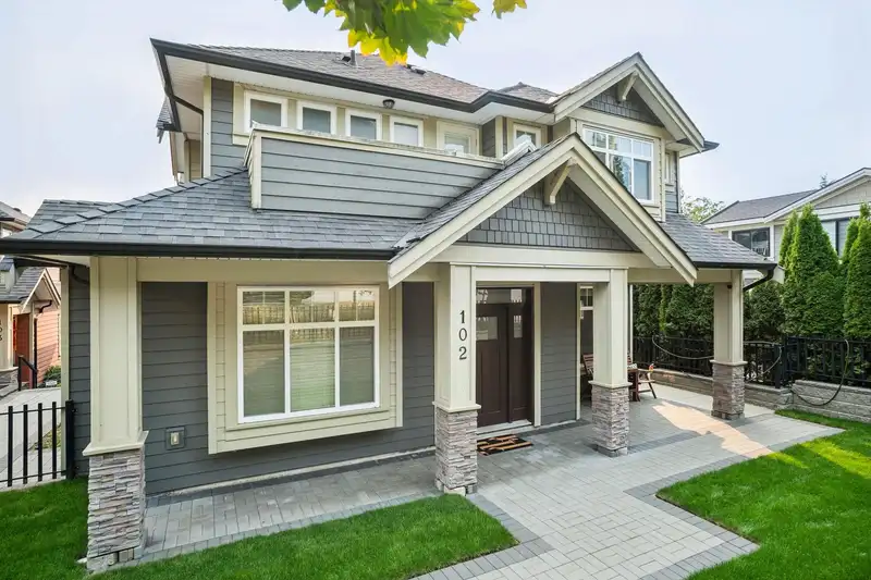 102 910 DELESTRE AVENUE - photo 2 of 37