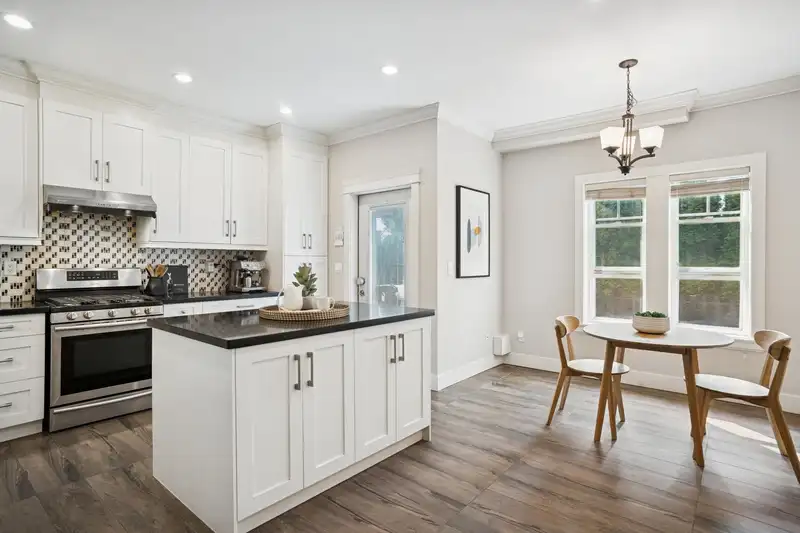 102 910 DELESTRE AVENUE - photo 4 of 37