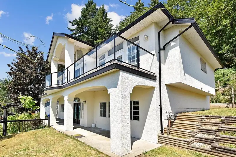 2662 ZURICH DRIVE - photo 3 of 40