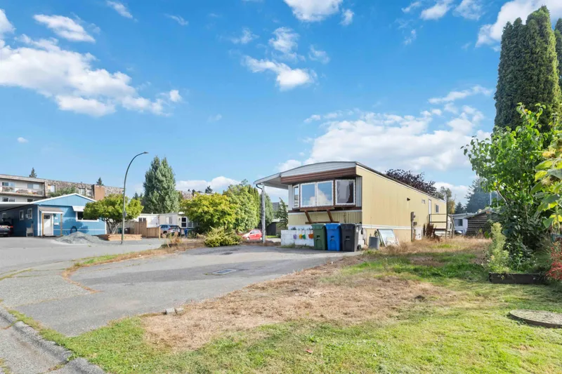 1850 SHORE CRESCENT - photo 3 of 23