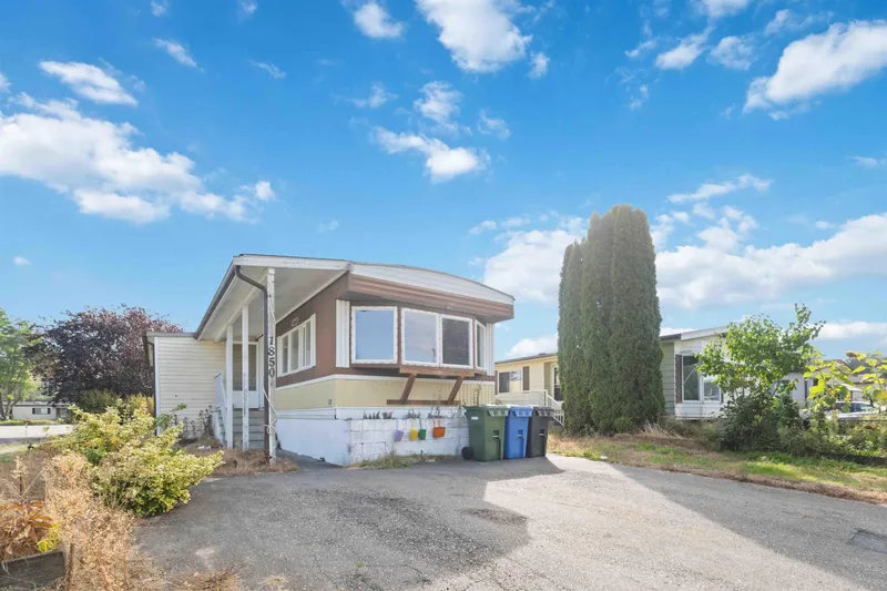 1850 SHORE CRESCENT - photo 4 of 23