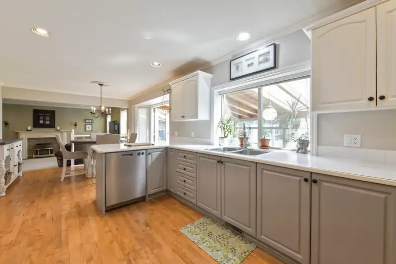 8551 BANNISTER DRIVE - photo 4 of 35