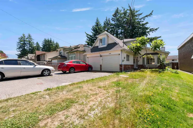 11630 72A AVENUE - photo 2 of 32