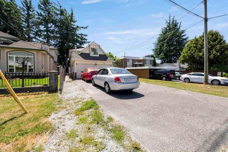 11630 72A AVENUE - photo 3 of 32