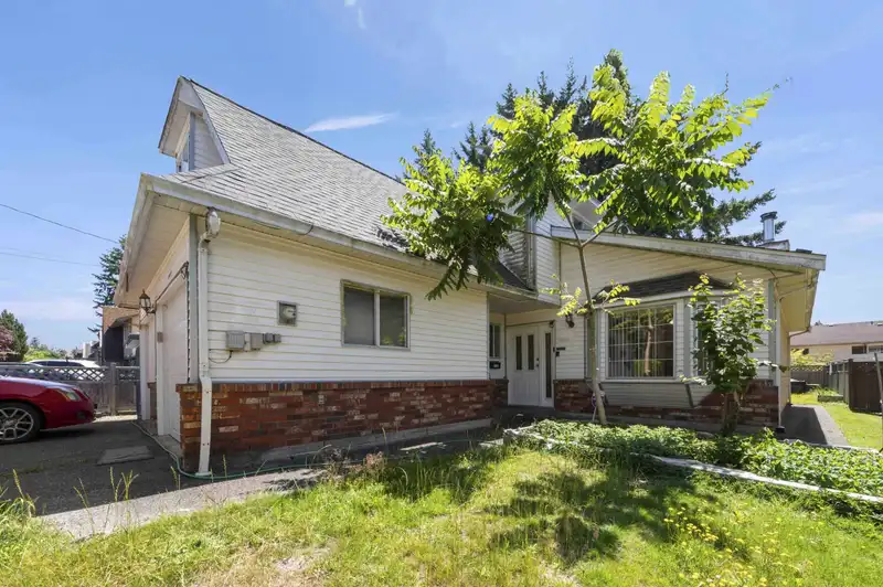 11630 72A AVENUE - photo 4 of 32