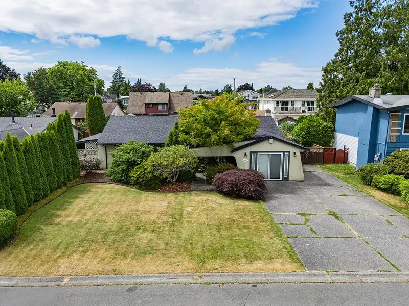 4643 55 STREET - photo 2 of 39