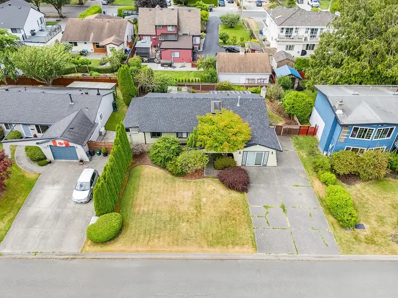 4643 55 STREET - photo 3 of 39
