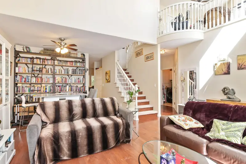 7 13911 16 AVENUE - photo 3 of 25