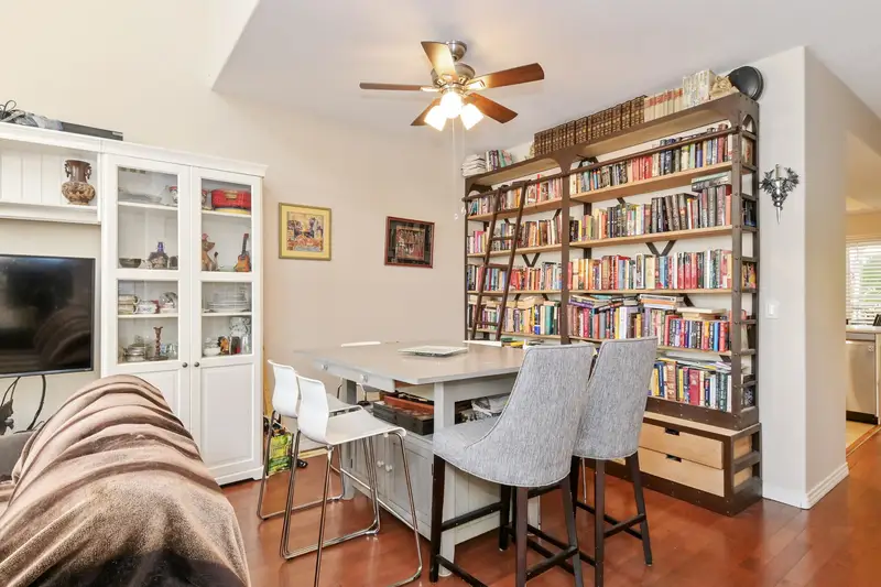 7 13911 16 AVENUE - photo 4 of 25