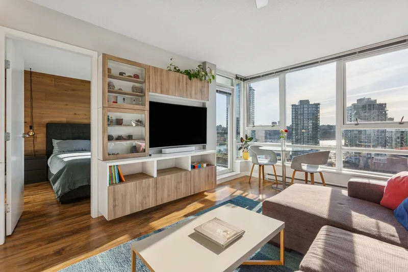 1711 939 EXPO BOULEVARD - photo 1 of 25