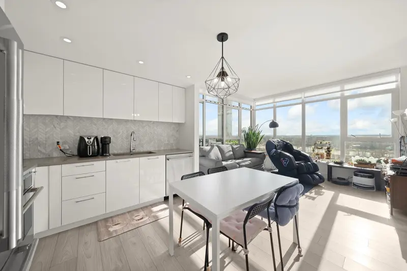 1405 3581 E KENT AVENUE NORTH - photo 1 of 25