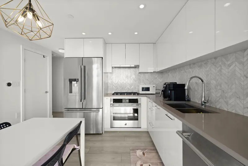 1405 3581 E KENT AVENUE NORTH - photo 3 of 25