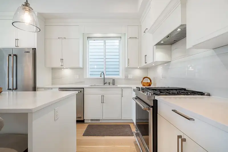 16470 21A AVENUE - photo 4 of 38