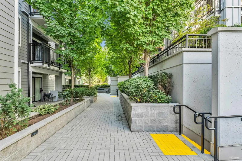 310 202 LEBLEU STREET - photo 4 of 25