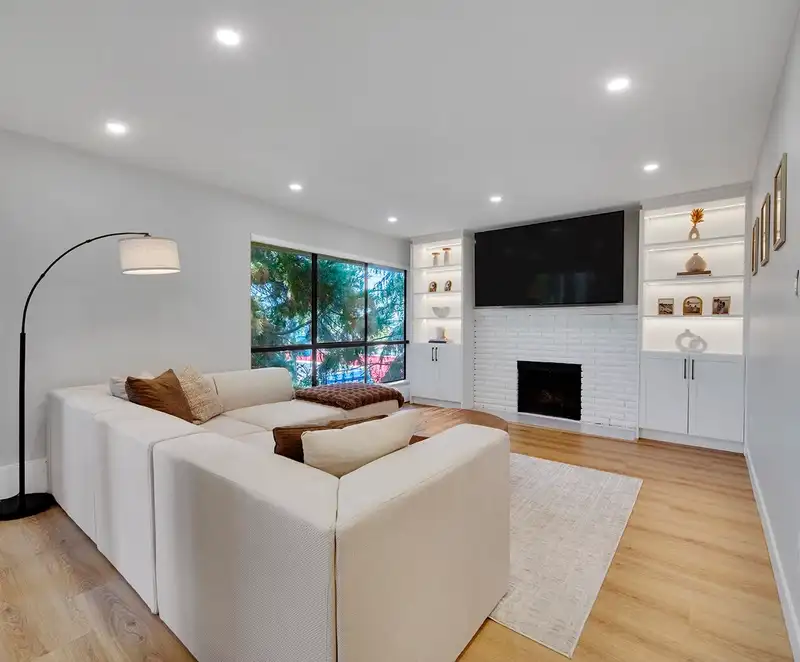303 1877 W 5TH AVENUE - photo 1 of 27
