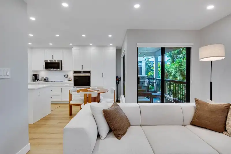 303 1877 W 5TH AVENUE - photo 2 of 27