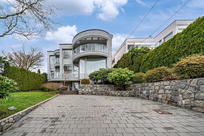 2135 LAWSON AVENUE - photo 1 of 25