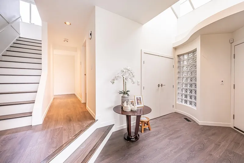 2135 LAWSON AVENUE - photo 3 of 25