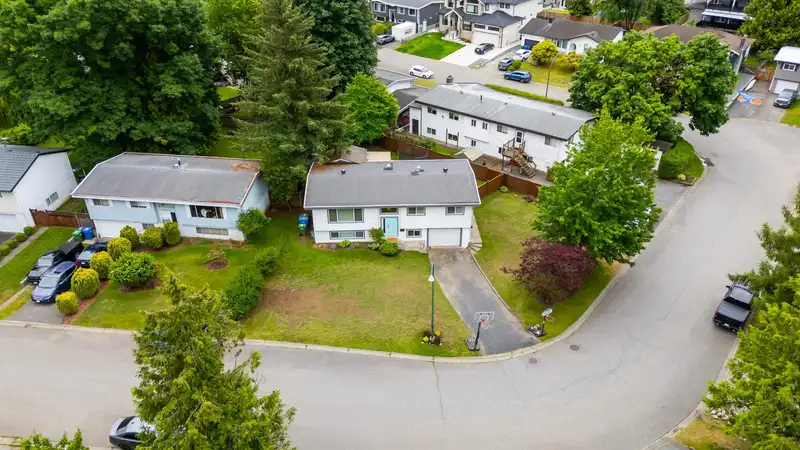 2454 ALADDIN CRESCENT - photo 2 of 37
