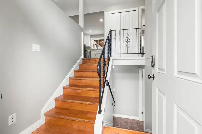 2454 ALADDIN CRESCENT - photo 4 of 37