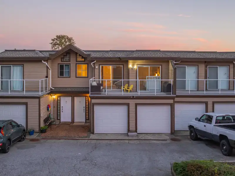 13 1872 HARBOUR STREET - photo 1 of 40