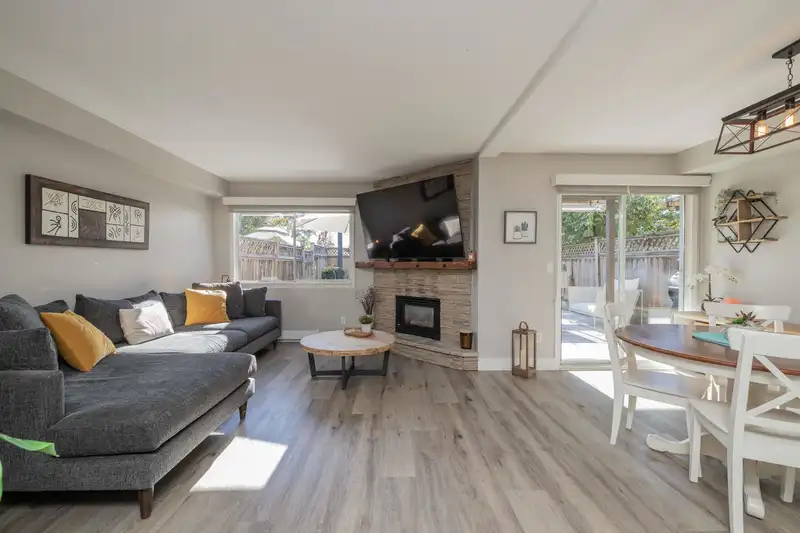 13 1872 HARBOUR STREET - photo 4 of 40