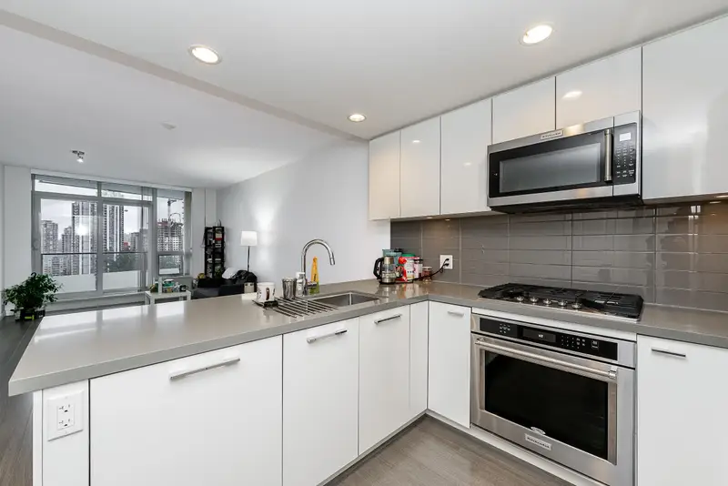 2207 3093 WINDSOR GATE - photo 4 of 25