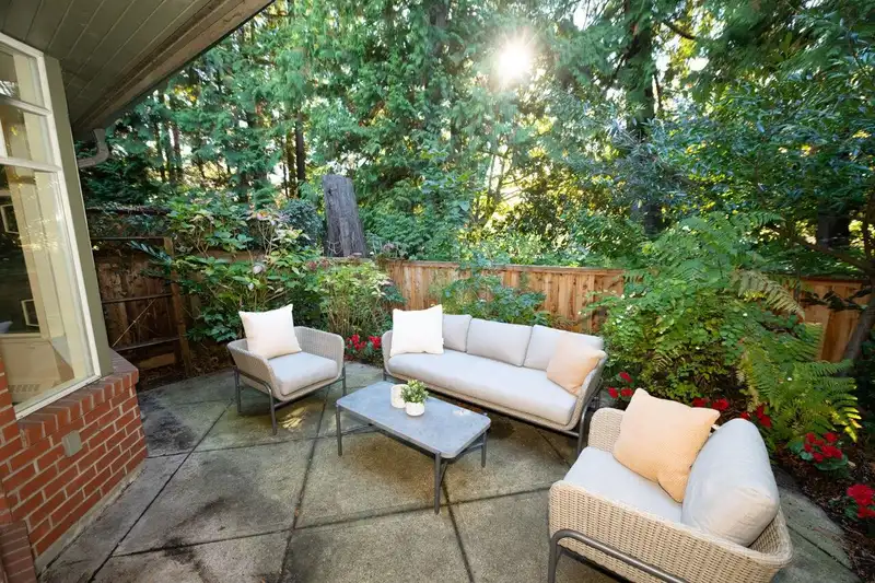 33 5880 HAMPTON PLACE - photo 3 of 27
