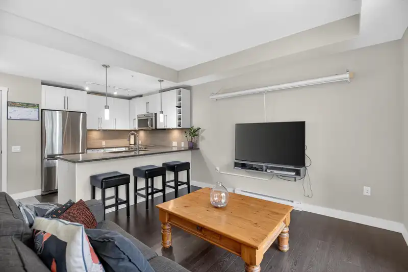 312 14358 60 AVENUE - photo 4 of 32