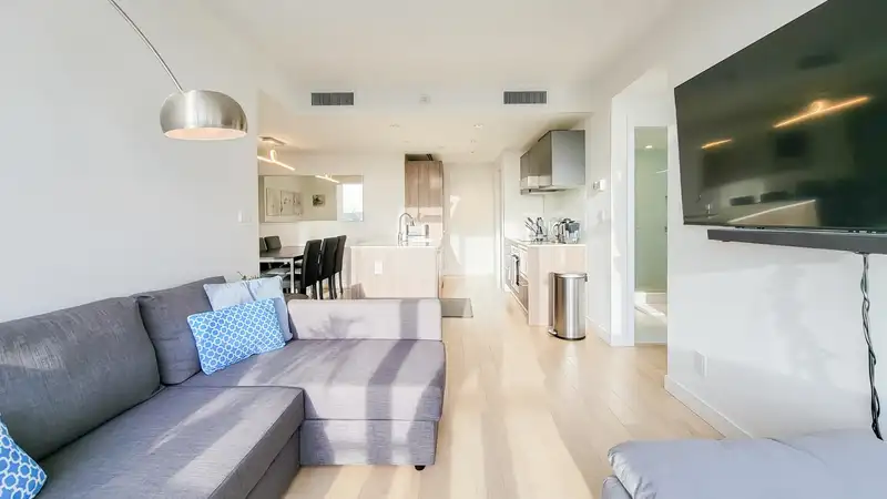 906 2221 E 30TH AVENUE - photo 4 of 39