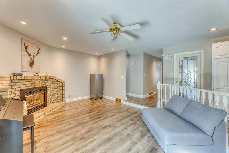 22970 126 AVENUE - photo 4 of 25