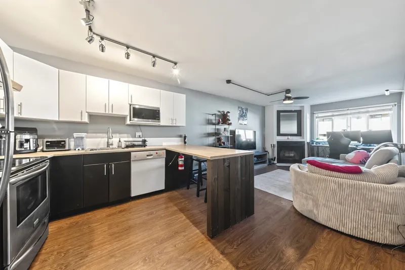 301 1209 HOWIE AVENUE - photo 1 of 16