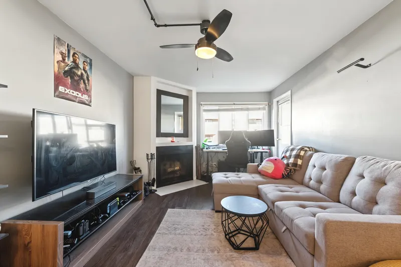 301 1209 HOWIE AVENUE - photo 3 of 16