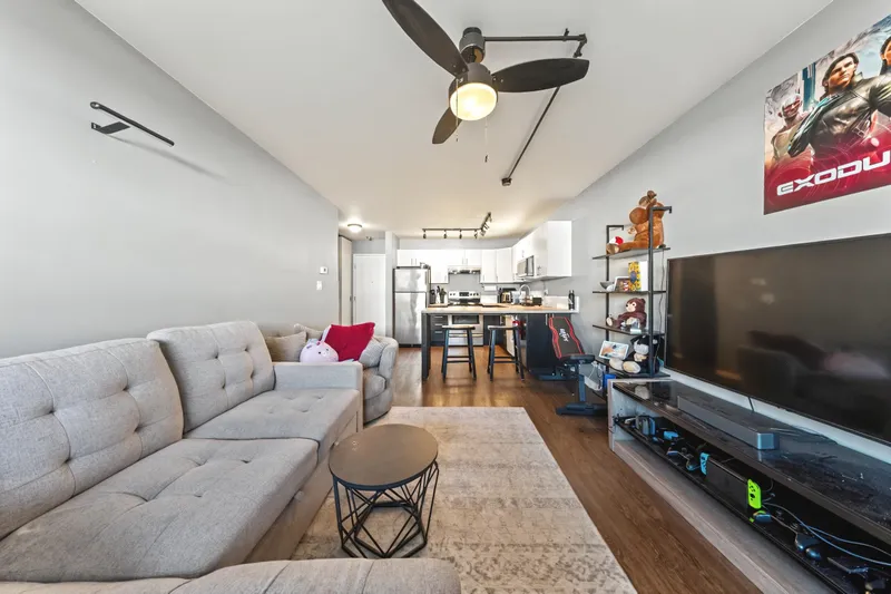 301 1209 HOWIE AVENUE - photo 4 of 16