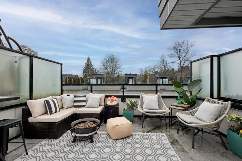 21 856 ORWELL STREET - photo 1 of 25